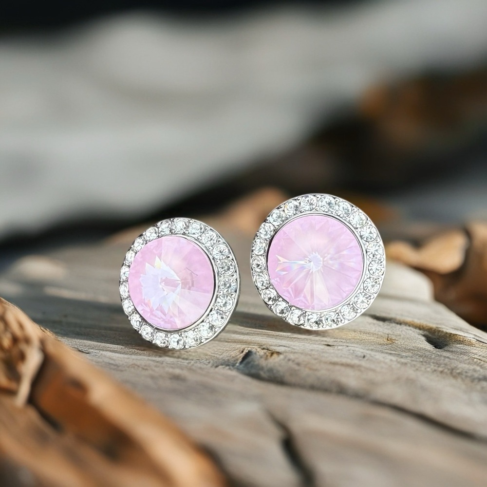 Handcrafted earrings with soft pink Swarovski crystal - Picture 3 of 4